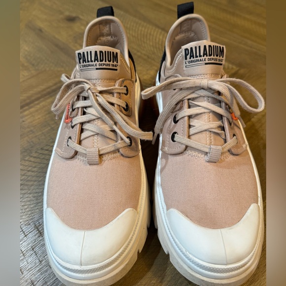 Palladium Pallawave Lo Metro Revolt Line Sneaker Boots in Like New Condition - Picture 6 of 16